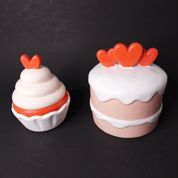 Target Bullseye Playground: Ceramic Cake and Cupcake Decor - Picture 3 of 7